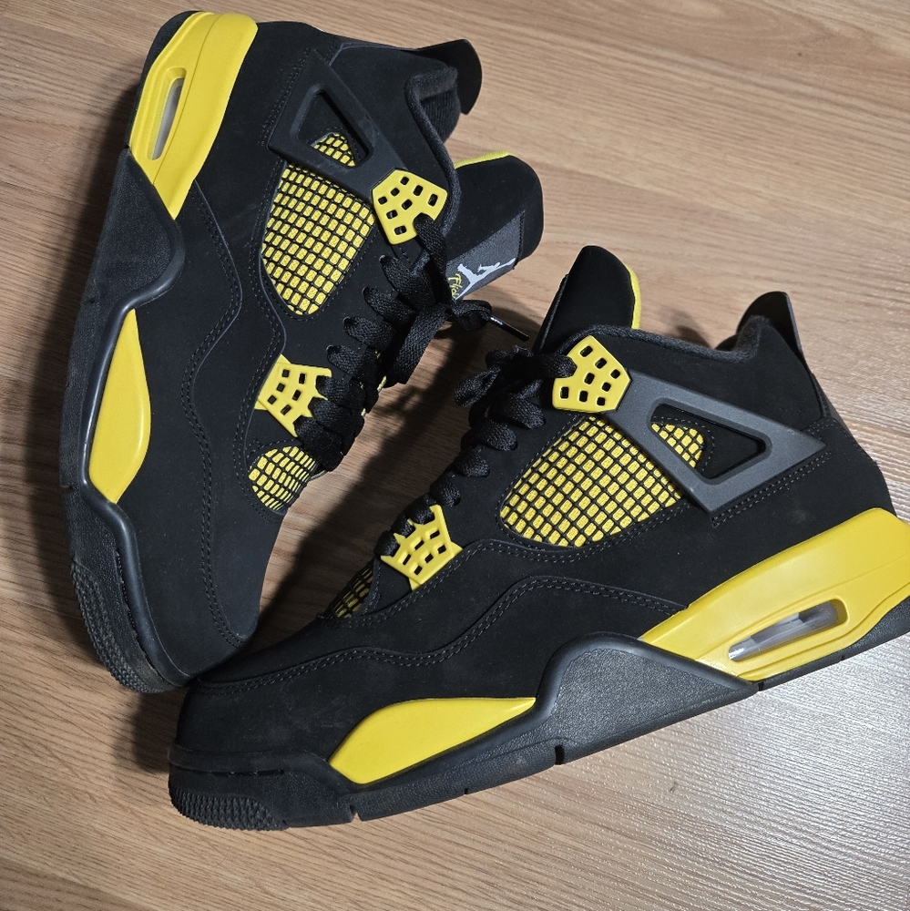 Jordan 4 thunder